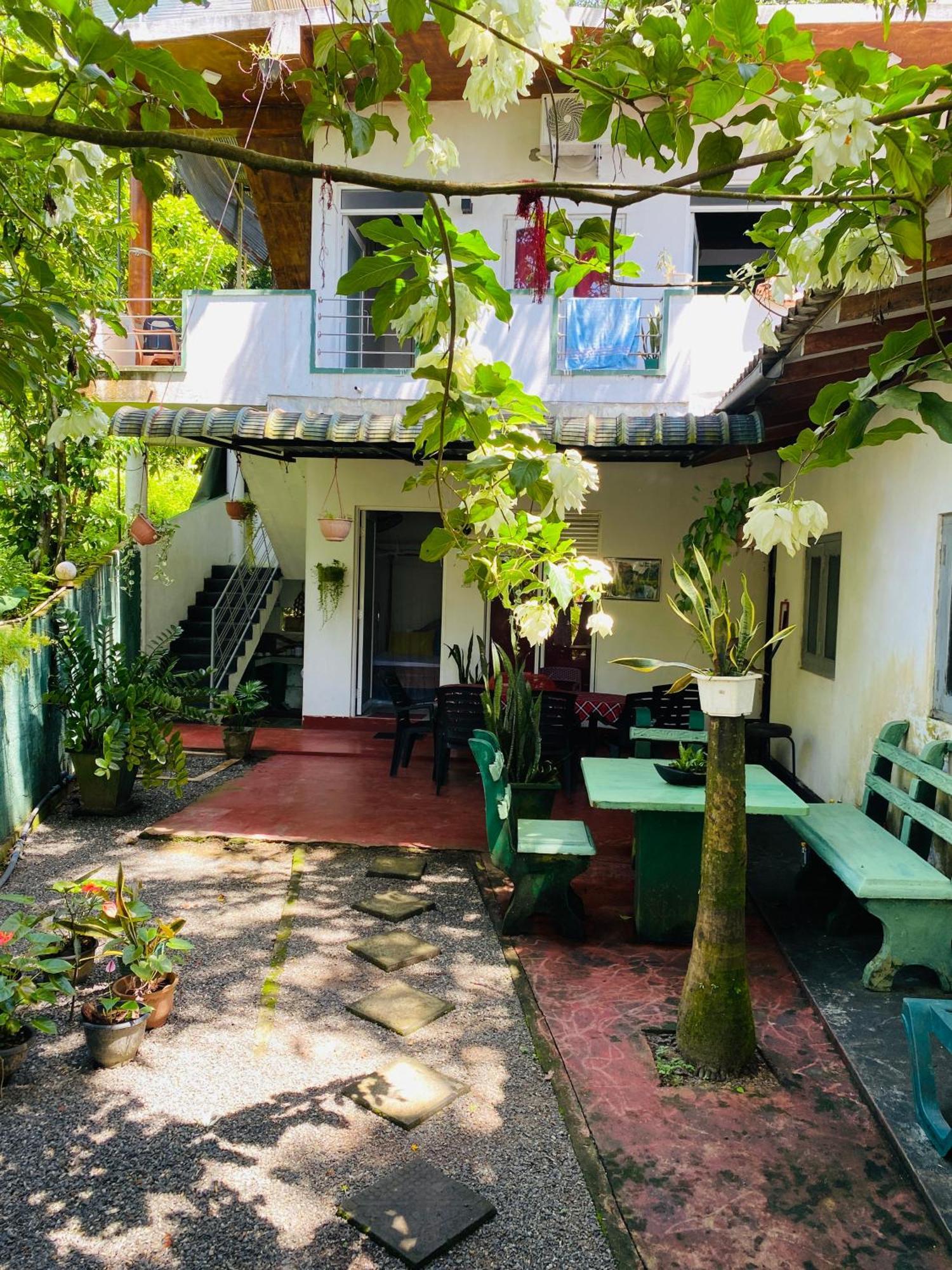 Little Mount Guest House Mirissa Exterior photo